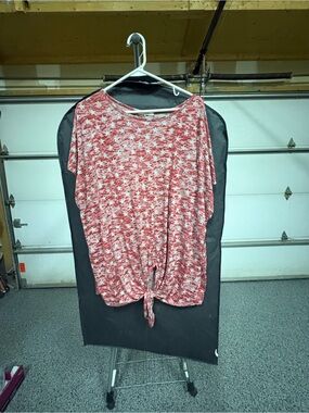 Cherish Women’s Red Star-Print Tie-Front Top